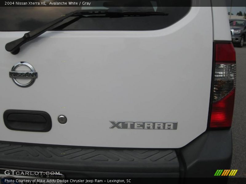 Avalanche White / Gray 2004 Nissan Xterra XE