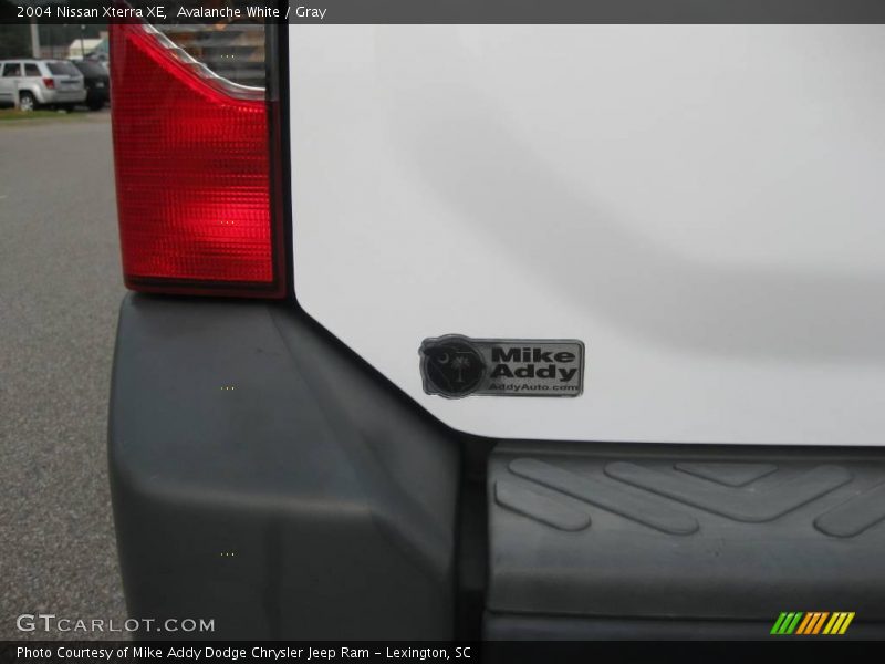 Avalanche White / Gray 2004 Nissan Xterra XE