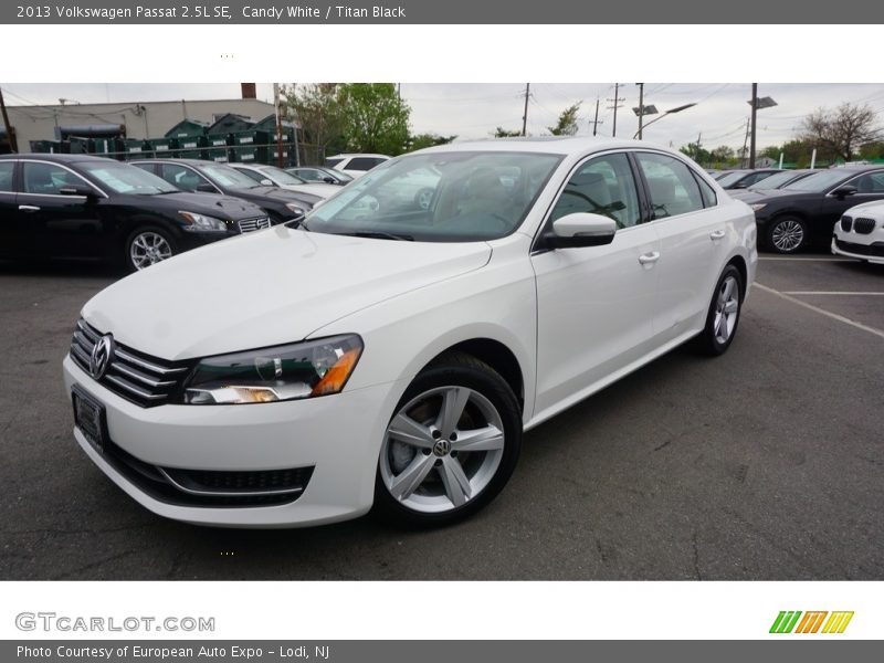 Candy White / Titan Black 2013 Volkswagen Passat 2.5L SE