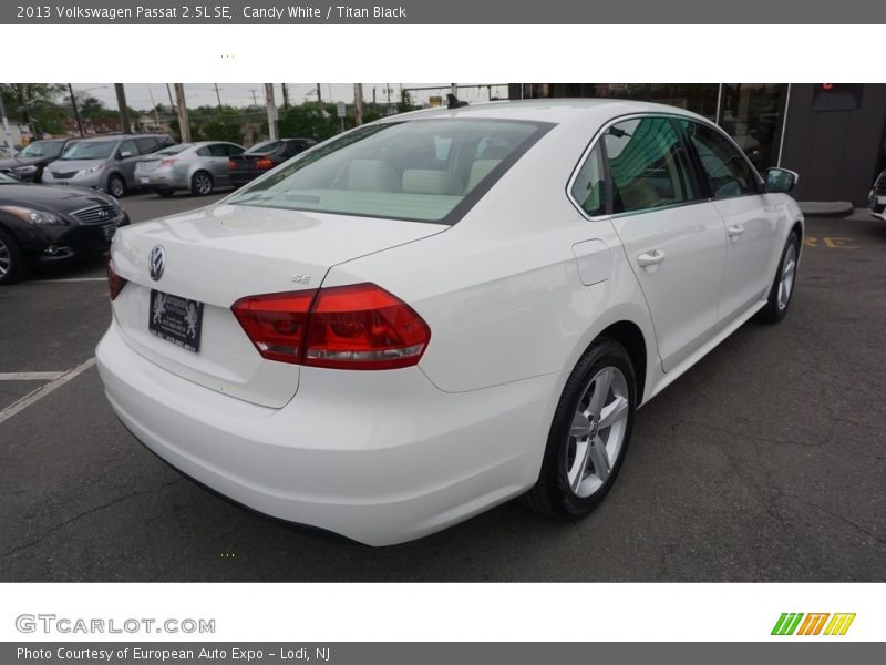 Candy White / Titan Black 2013 Volkswagen Passat 2.5L SE