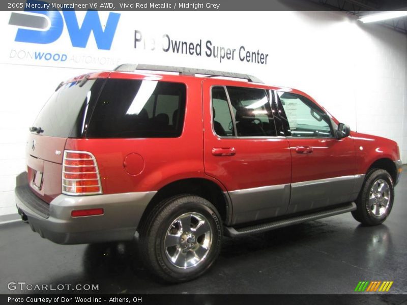Vivid Red Metallic / Midnight Grey 2005 Mercury Mountaineer V6 AWD