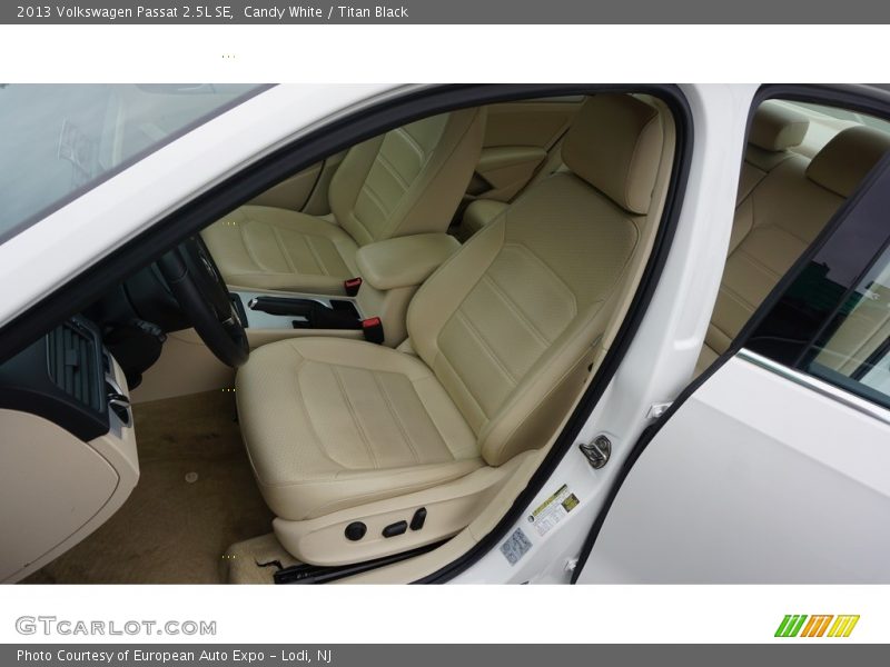 Candy White / Titan Black 2013 Volkswagen Passat 2.5L SE