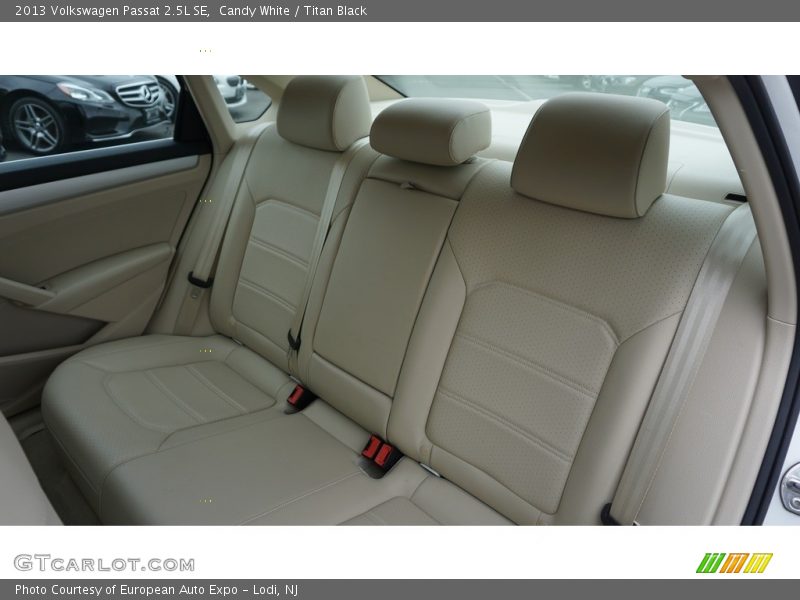 Candy White / Titan Black 2013 Volkswagen Passat 2.5L SE