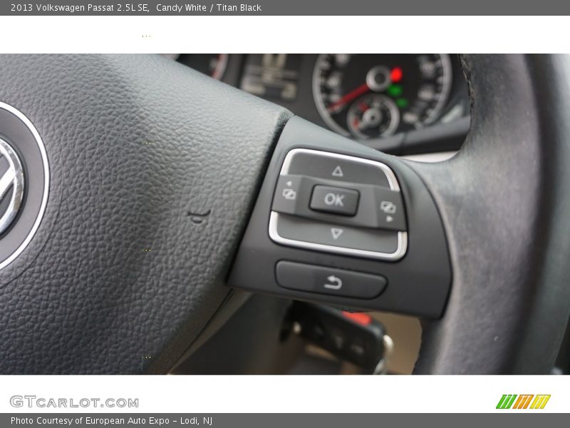 Candy White / Titan Black 2013 Volkswagen Passat 2.5L SE