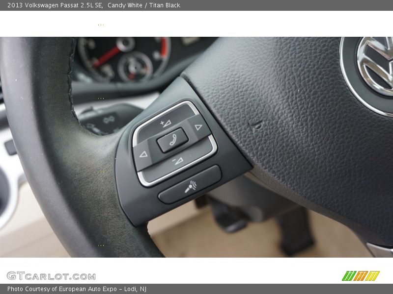 Candy White / Titan Black 2013 Volkswagen Passat 2.5L SE