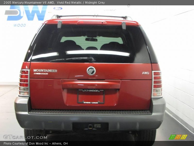Vivid Red Metallic / Midnight Grey 2005 Mercury Mountaineer V6 AWD