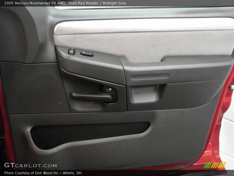 Vivid Red Metallic / Midnight Grey 2005 Mercury Mountaineer V6 AWD