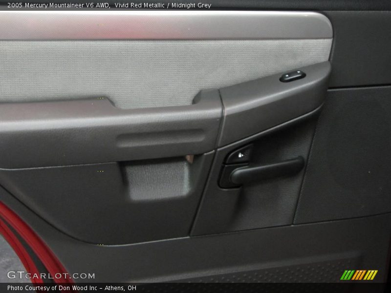 Vivid Red Metallic / Midnight Grey 2005 Mercury Mountaineer V6 AWD