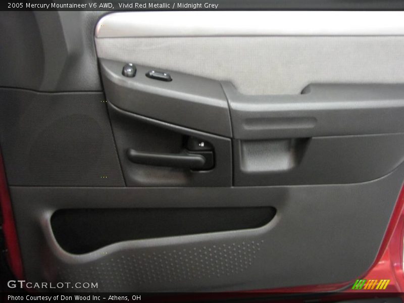 Vivid Red Metallic / Midnight Grey 2005 Mercury Mountaineer V6 AWD