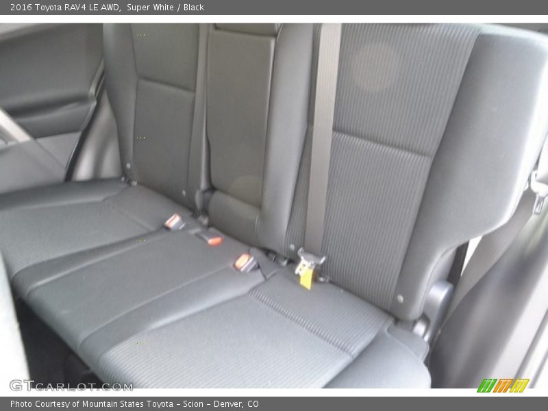 Super White / Black 2016 Toyota RAV4 LE AWD
