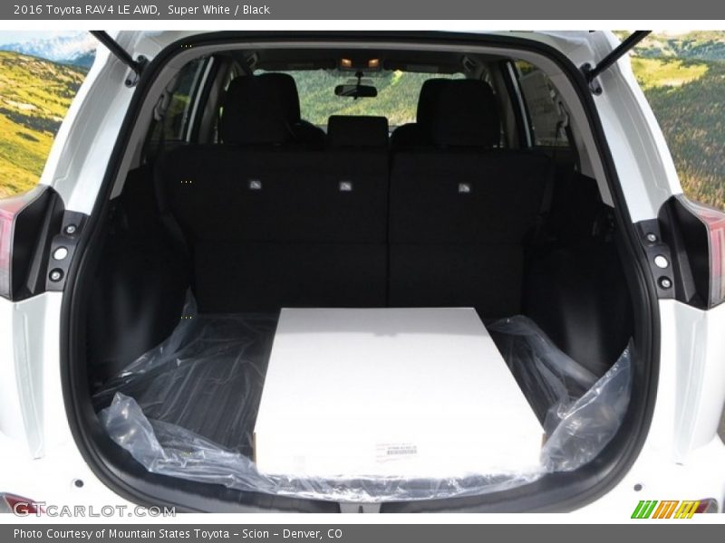 Super White / Black 2016 Toyota RAV4 LE AWD