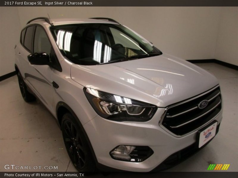 Ingot Silver / Charcoal Black 2017 Ford Escape SE