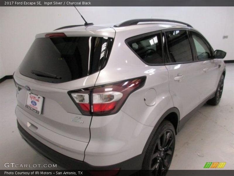 Ingot Silver / Charcoal Black 2017 Ford Escape SE