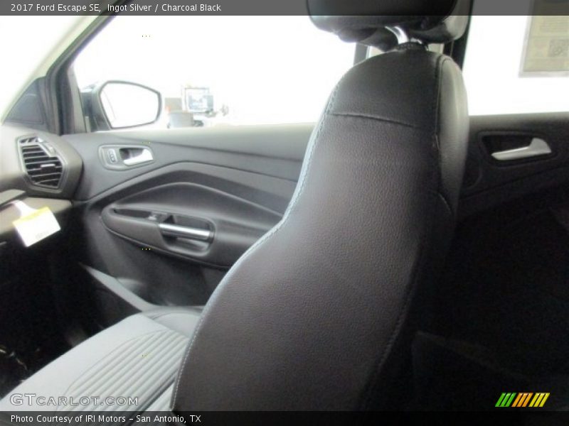 Ingot Silver / Charcoal Black 2017 Ford Escape SE