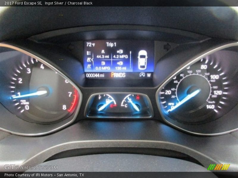 Ingot Silver / Charcoal Black 2017 Ford Escape SE