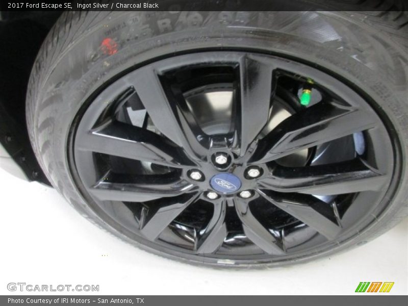 Ingot Silver / Charcoal Black 2017 Ford Escape SE