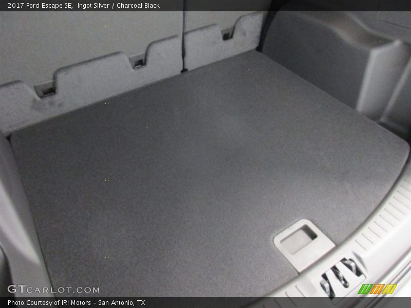 Ingot Silver / Charcoal Black 2017 Ford Escape SE
