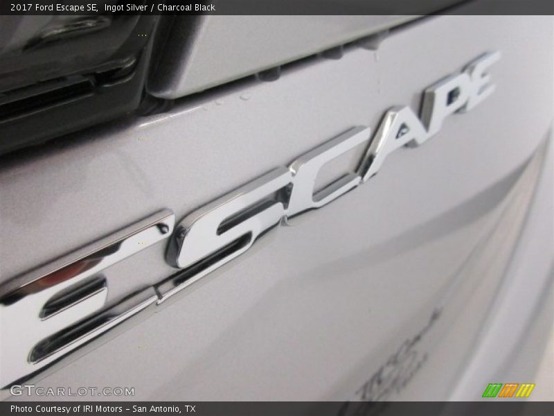 Ingot Silver / Charcoal Black 2017 Ford Escape SE