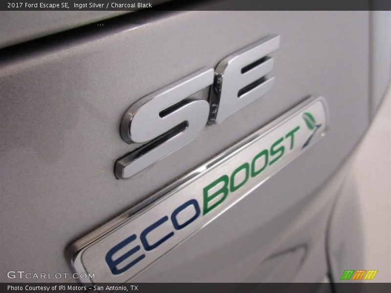 Ingot Silver / Charcoal Black 2017 Ford Escape SE
