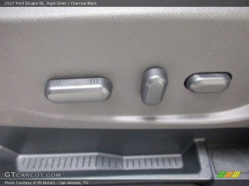 Ingot Silver / Charcoal Black 2017 Ford Escape SE
