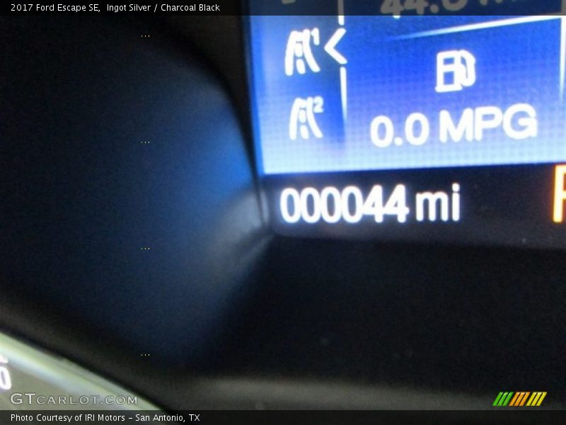 Ingot Silver / Charcoal Black 2017 Ford Escape SE