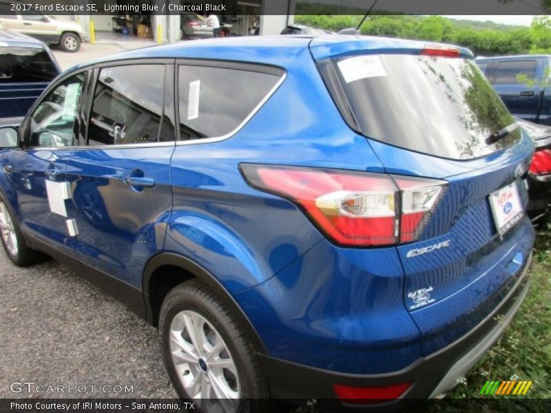 Lightning Blue / Charcoal Black 2017 Ford Escape SE