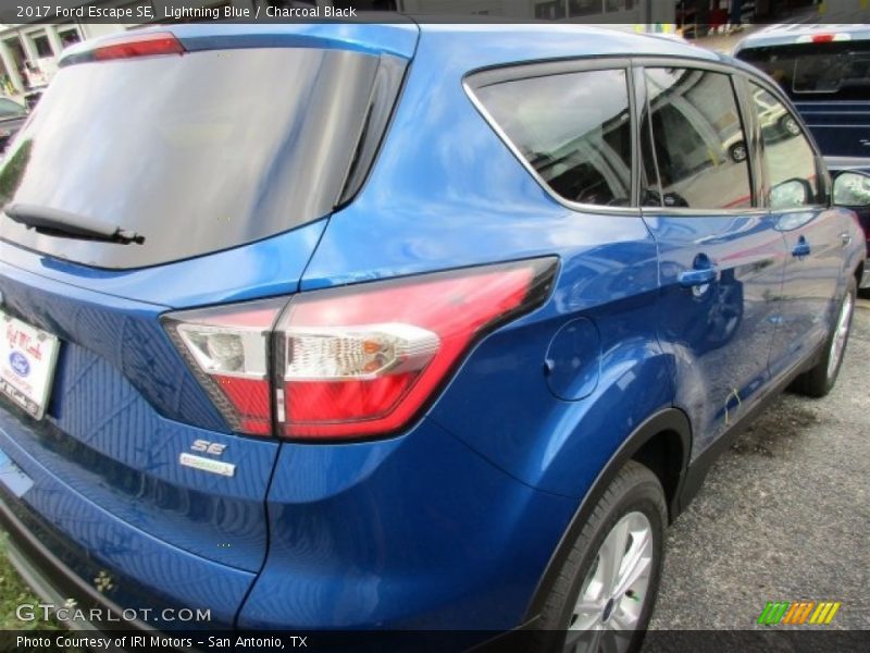 Lightning Blue / Charcoal Black 2017 Ford Escape SE