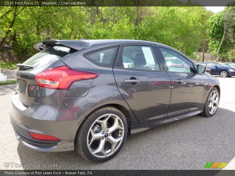 Magnetic / Charcoal Black 2016 Ford Focus ST