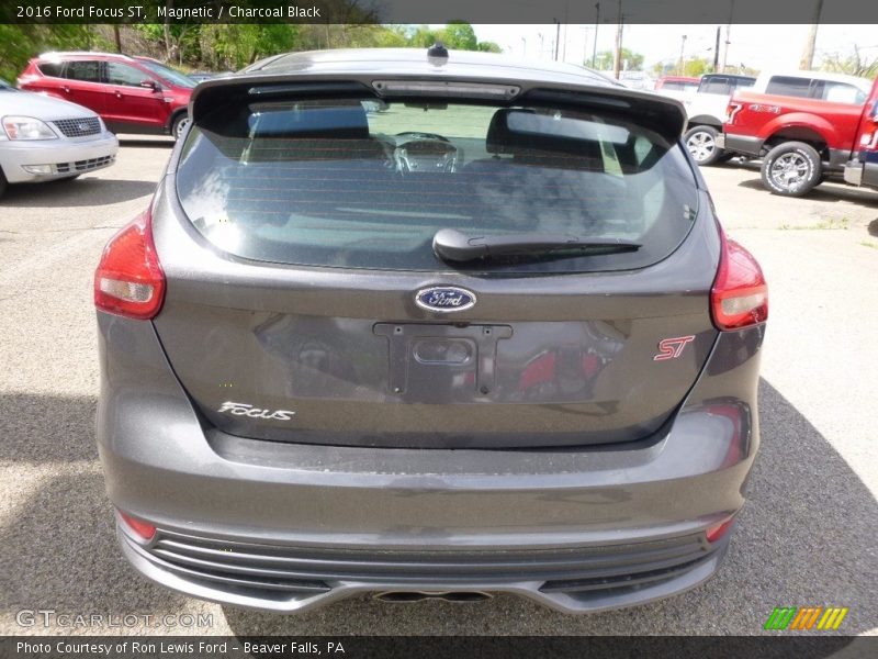 Magnetic / Charcoal Black 2016 Ford Focus ST