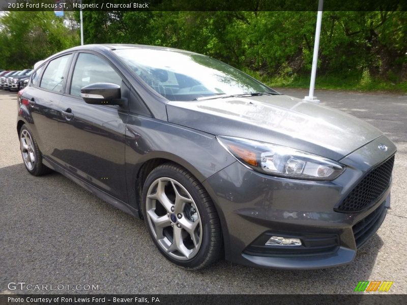 Magnetic / Charcoal Black 2016 Ford Focus ST