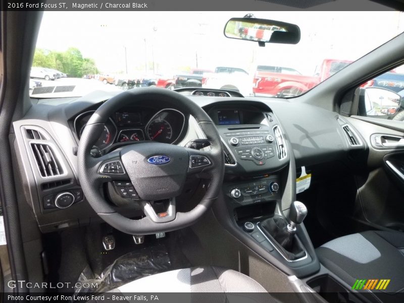 Magnetic / Charcoal Black 2016 Ford Focus ST