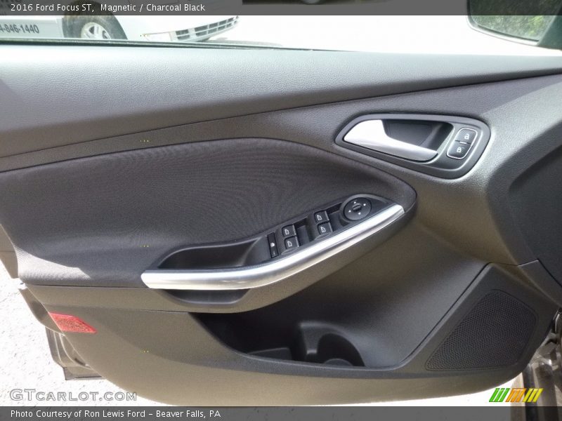 Magnetic / Charcoal Black 2016 Ford Focus ST