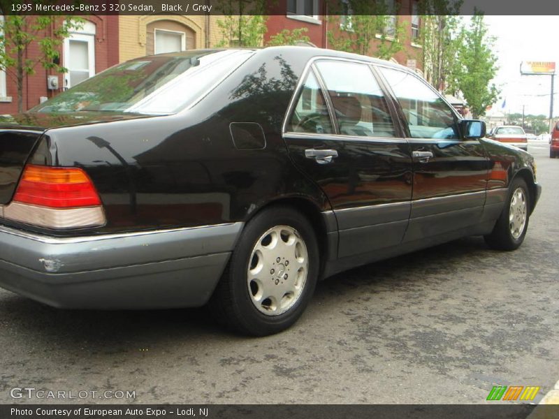 Black / Grey 1995 Mercedes-Benz S 320 Sedan