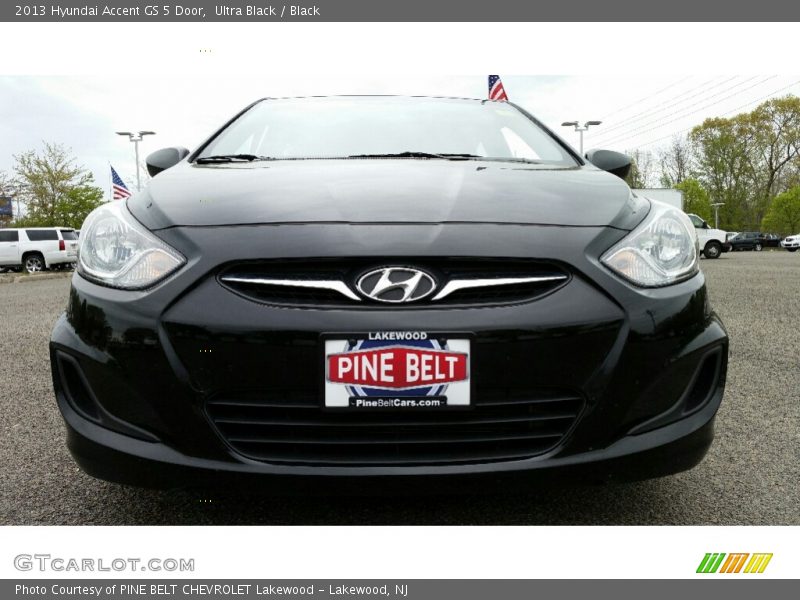 Ultra Black / Black 2013 Hyundai Accent GS 5 Door