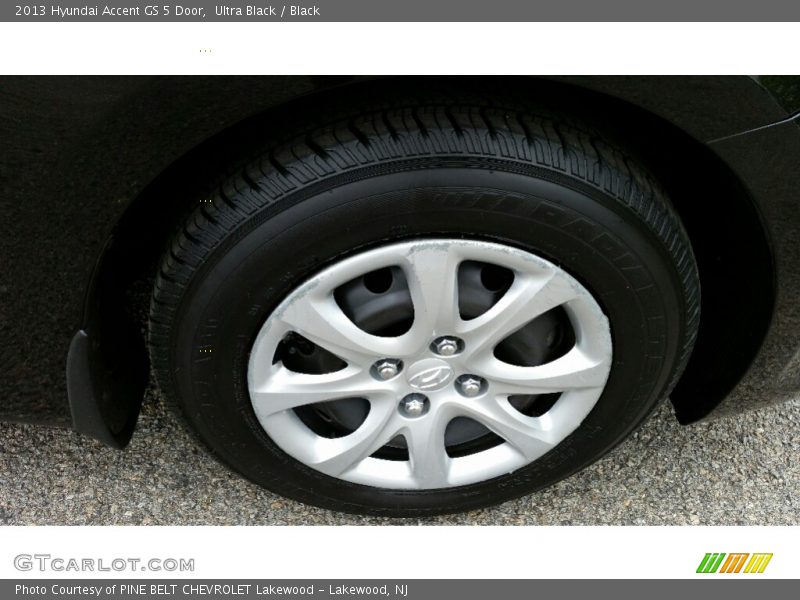 Ultra Black / Black 2013 Hyundai Accent GS 5 Door