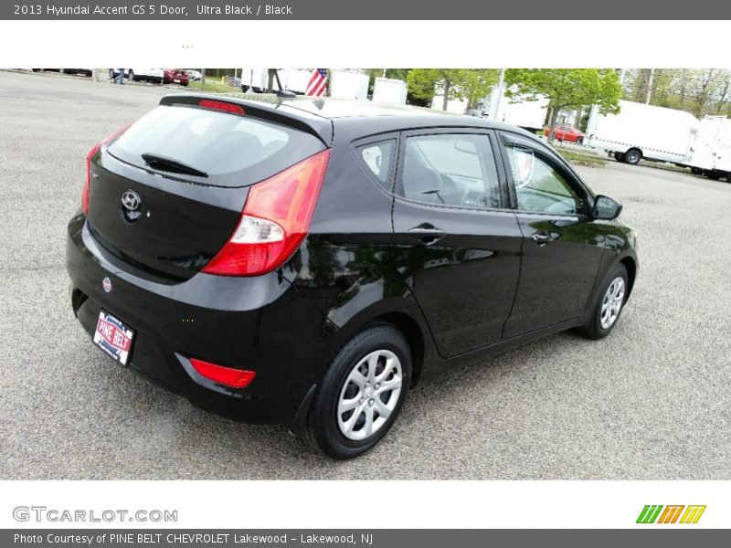 Ultra Black / Black 2013 Hyundai Accent GS 5 Door