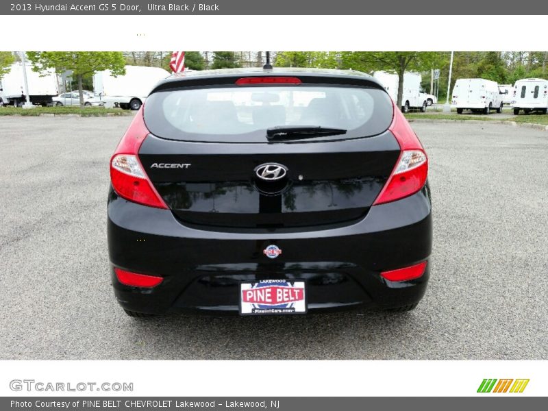 Ultra Black / Black 2013 Hyundai Accent GS 5 Door