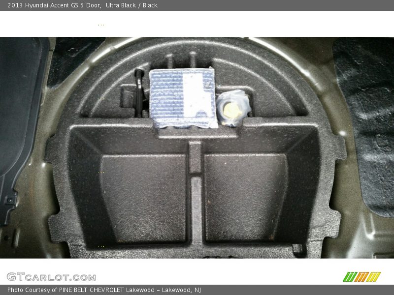 Ultra Black / Black 2013 Hyundai Accent GS 5 Door