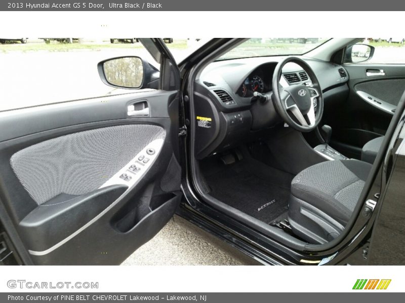 Ultra Black / Black 2013 Hyundai Accent GS 5 Door