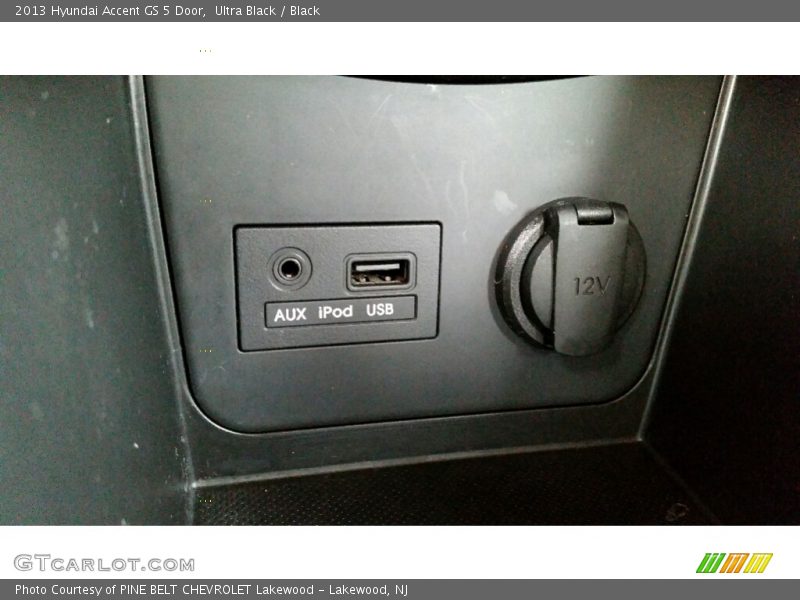 Ultra Black / Black 2013 Hyundai Accent GS 5 Door