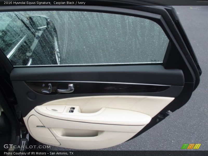 Caspian Black / Ivory 2016 Hyundai Equus Signature