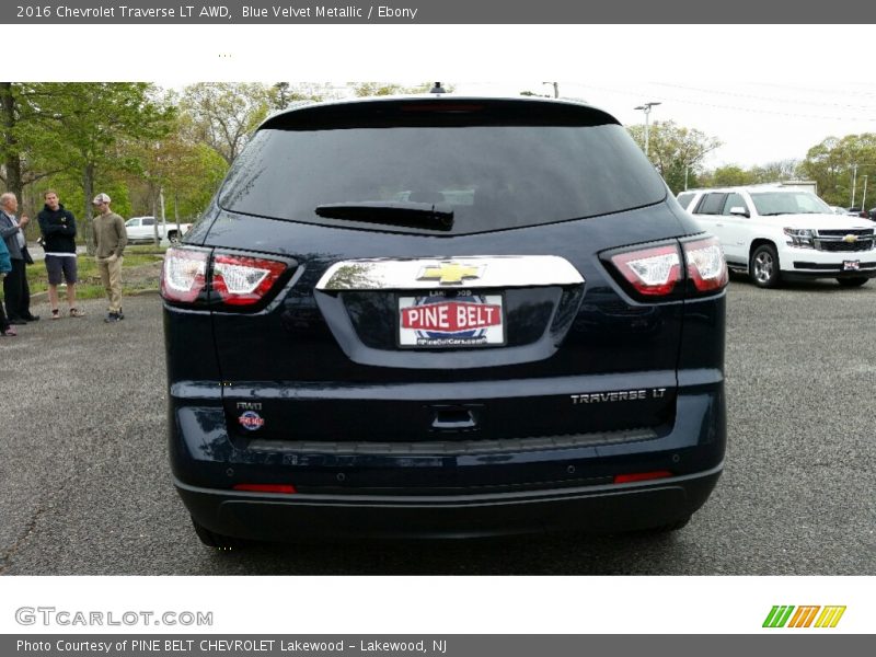 Blue Velvet Metallic / Ebony 2016 Chevrolet Traverse LT AWD