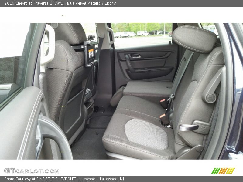 Blue Velvet Metallic / Ebony 2016 Chevrolet Traverse LT AWD