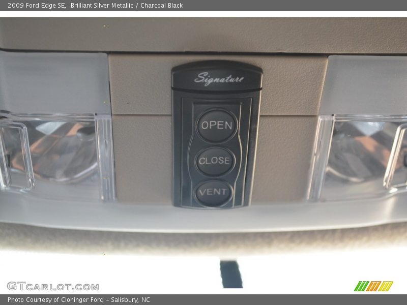 Brilliant Silver Metallic / Charcoal Black 2009 Ford Edge SE