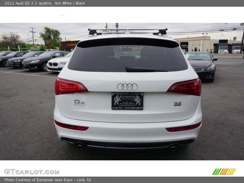 Ibis White / Black 2011 Audi Q5 3.2 quattro