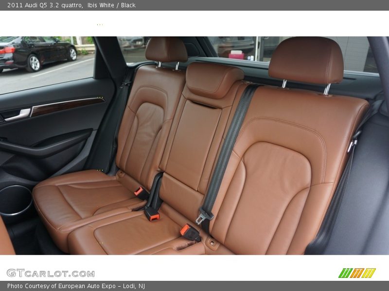 Ibis White / Black 2011 Audi Q5 3.2 quattro