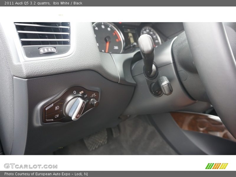 Ibis White / Black 2011 Audi Q5 3.2 quattro