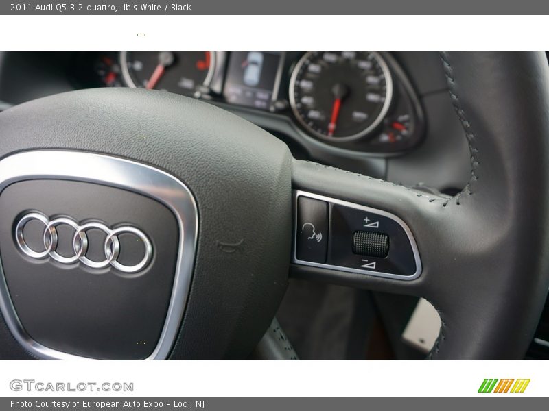 Ibis White / Black 2011 Audi Q5 3.2 quattro