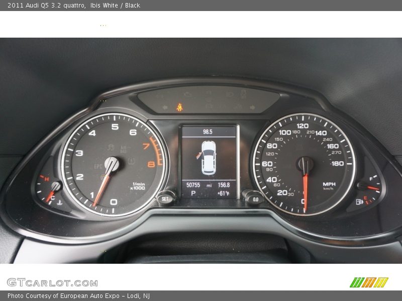 Ibis White / Black 2011 Audi Q5 3.2 quattro