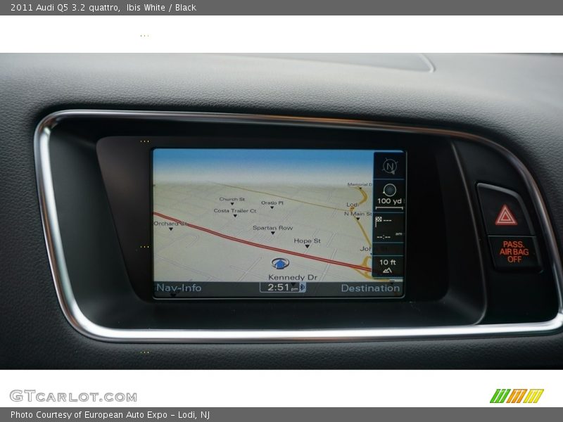 Ibis White / Black 2011 Audi Q5 3.2 quattro